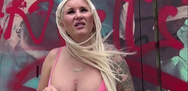  GERMAN SCOUT - Tattoo Bitch Jarushka Ross mit MEGA Natur Titten outdoor ohne Gummi in Berlin gefickt